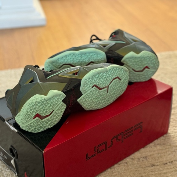 Nike lebron mens shoes size 10 - Picture 8 of 8